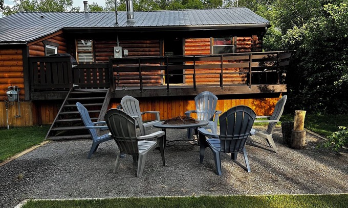 Kenosee Lake Cabina | Cozy rustic cabin in the beautiful moose mountains. At Kenosee Lake Saskatchewan