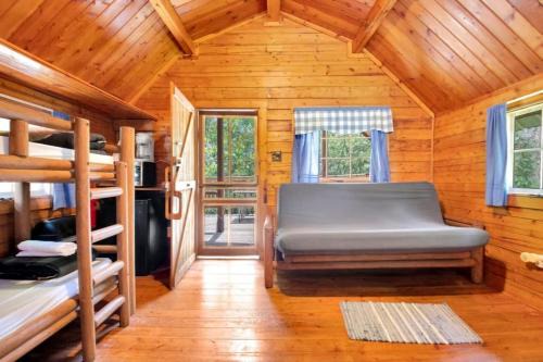 Bloomington Casa | Cozy Rustic Cabin with Views