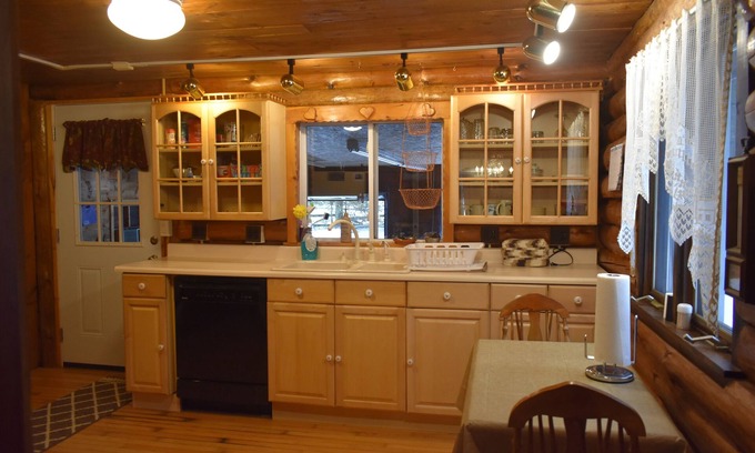 Forestport Cabina | Cozy Rustic Forestport Cabin: Centrally Located Just Before Adirondack Park 😊