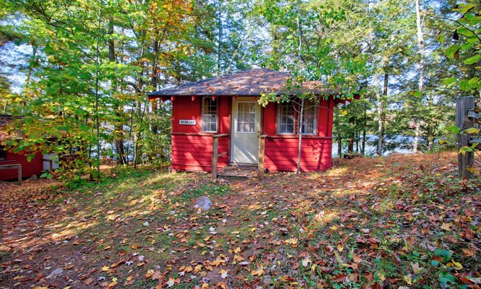 Lac du Flambeau Cabina | Cozy Rustic, Lakeside, Wisconsin Northwoods Cabin with private dock-Pet Friendly