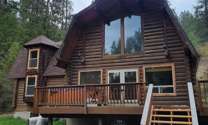 Kingston Cabina | Cozy, rustic private cabin in the woods! Skip to the river & CDA bike trail!