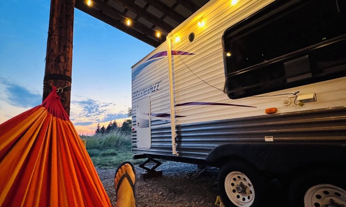 Custer Casa | Cozy RV Camping close to the border & Birch Bay on our farm under starlit skies!