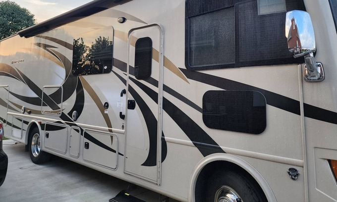 Shelbyville Casa | Cozy RV in a quiet upscale neighborhood.