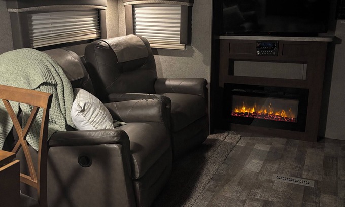 Round Top Casa | Cozy RV in Awesome Round Top with everything needed for a wonderful stay.
