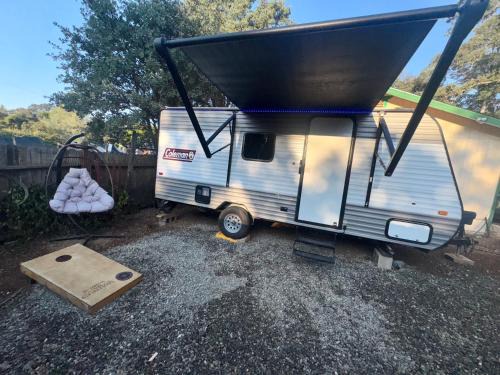 Clearlake Otro | Cozy RV in Clearlake Private Gated Entry Free WiFi and Coffee Sleeps 4