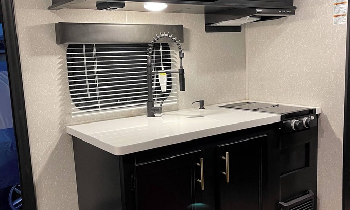 Hemet Casa | Cozy RV in Enchanting Hemet with WiFi, AC