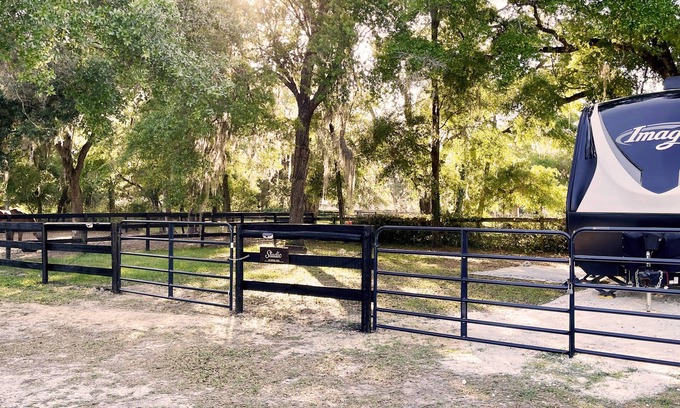 Fellowship Casa | Cozy RV in Lovely Ocala with Fenced Yard, WiFi, AC: Near WEC