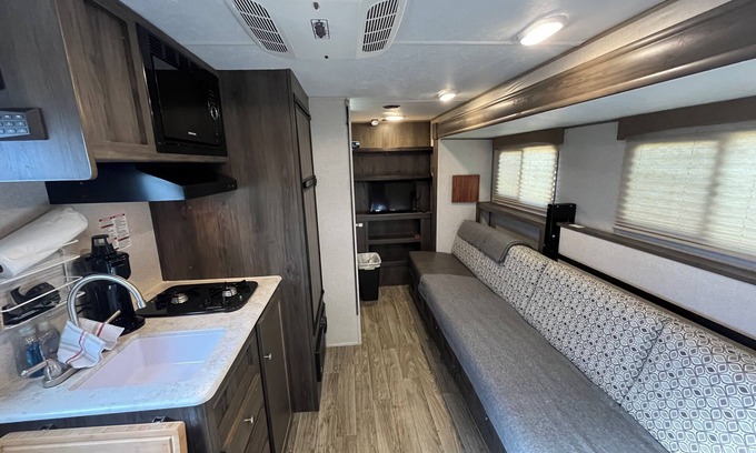 Mason Casa | Cozy RV in Mason Tn with WiFi, AC, Furnished, near Blue Oval