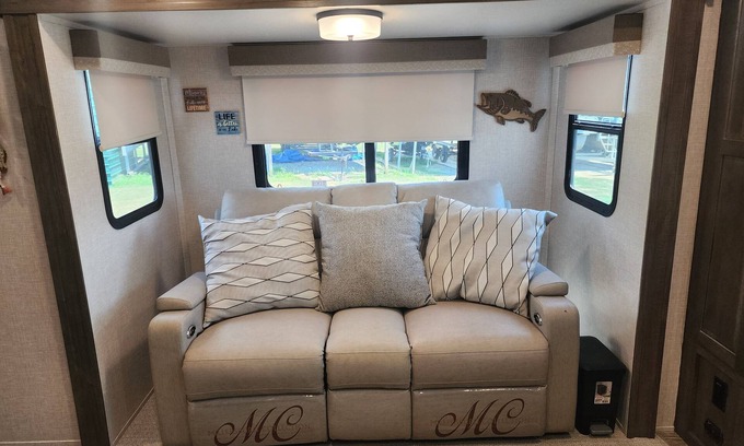 Mooresburg Casa | Cozy RV in Soothing Mooresburg with AC, WiFi, Beach/Boat Lake access and fishing
