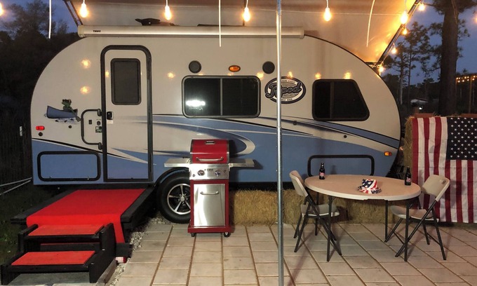 Geneva Casa | Cozy RV with 1 bdrm/full bath/W&D WiFi, AC in enchanting Geneva