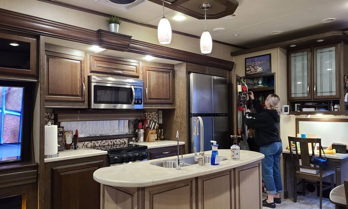 Deer Valley Casa | Cozy RV with WiFi and HVAC in Glendale/North Phoenix Luxury Fifth wheel camper