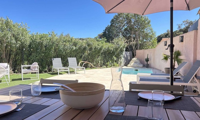 La Nartelle Casa | Sainte Maxime: Mazet climatisé avec jardin, piscine privée, proche mer et commerces