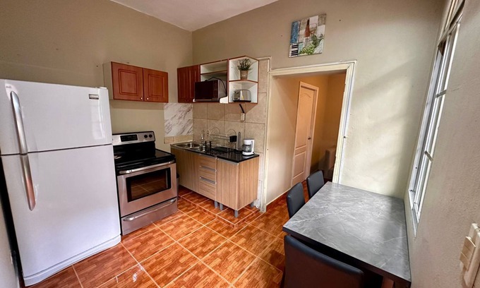 Sector 1 Nor-Oeste Apartamento | Cozy San Pedro Sula apartment with WiFi, AC, full kitchen, and comfy living room