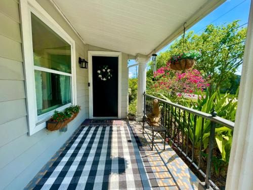 Sun Bay South Casa | Cozy sanctuary minutes from the bay and beaches