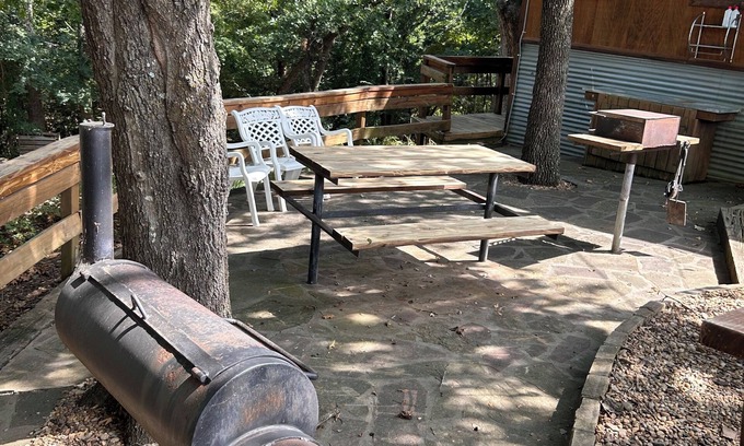 Pottsboro Cabina | Cozy Screened Porch 2-Bdrm Cabin-Lake Access, Near Mill Creek Marina Boat Ramp.