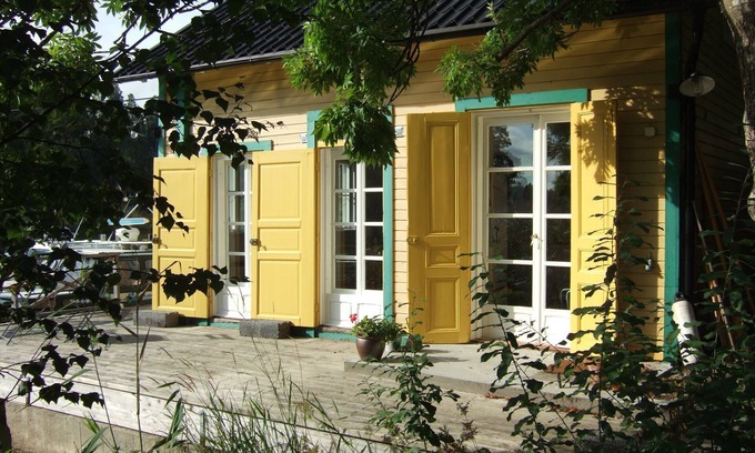 Boo Cabina | Cozy seaside cottage on its own jetty w rowing boat. 25 minutes to Stockholm!