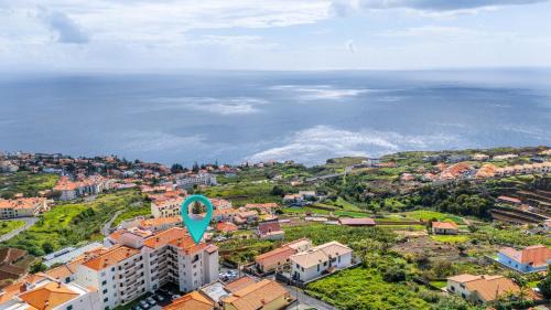Canico Apartamento | Cozy Seaside Cottage Ocean Views and Near Beach