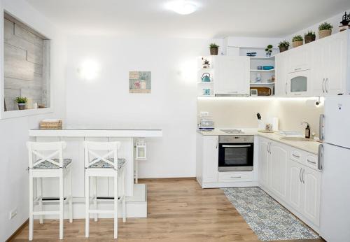 Balchik Apartamento | Cozy Seaside Escape - Stylish 1-Bedroom Apartment in Central Balchik by Flat Mаnager