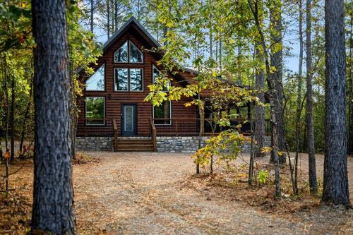 Pickens Casa | Cozy Secluded Cabin with Hot Tub in Broken Bow, Oklahoma