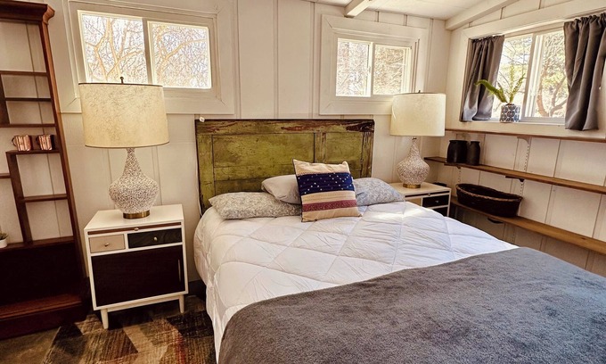 Harbert Cabaña | Cozy Serene Cabin by Lake MI&Dunes Private Hot Tub