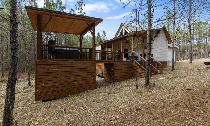 Pickens Cabina | Cozy serene couples cabin w Hot Tub/great location