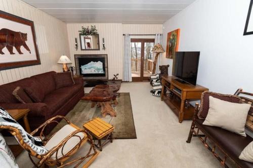 Seven Springs Apartamento | Cozy Seven Springs 1 Bedroom Condo with Private Deck condo