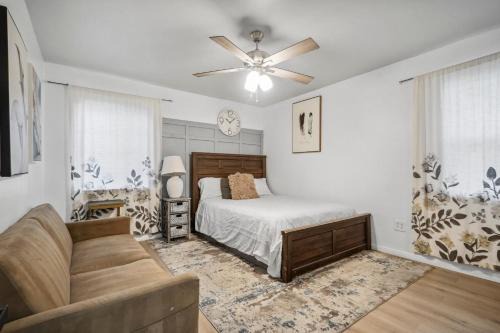 Lancaster Casa | Cozy single story 2 bdrm family home near the BLVD