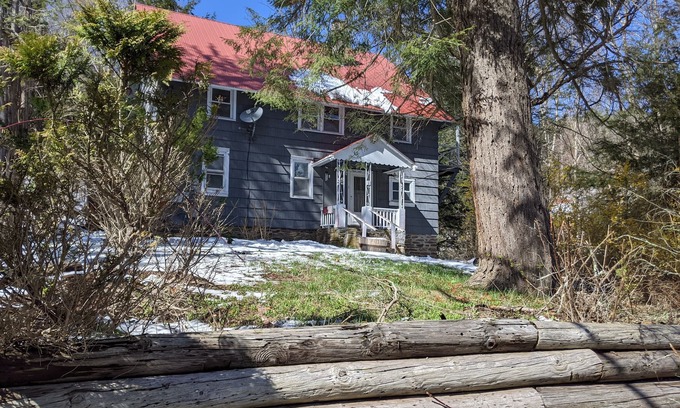 Fleischmanns Apartamento | Cozy Ski 2bd Apt. One mile from Belleayre Mountain.