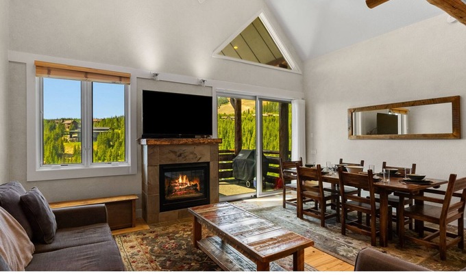 Saddle Ridge Condominio | Cozy Ski In/Out Condo! Private Patio ,Hot Tub, + Grill!