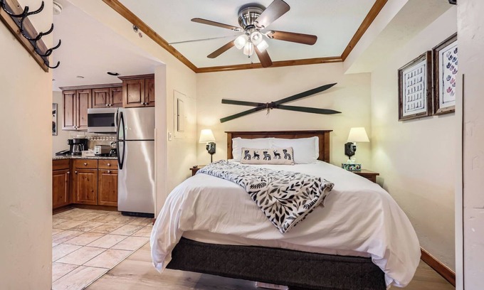 Peak 9 Apartamento | Cozy Ski-In/Out Studio In Building 4 | Kitchen | Dog Friendly