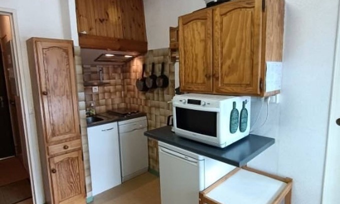 Arette Apartamento | Apartamento acogedor cerca de pistas de esquí, para 6 personas con balcón, ascensor y parking gratuito.