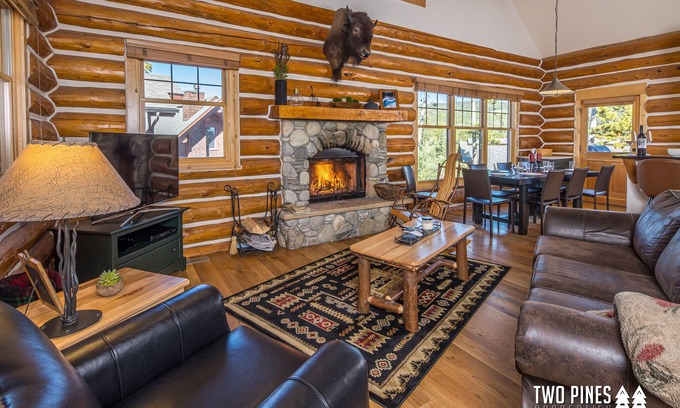 Powder Ridge Cabina | *Pet Friendly* Ski-In/Ski-Out Cabin W/ Hot Tub & Mountain Views