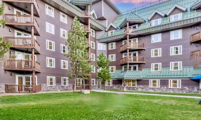 Tahoe Meadows Complejo | Cozy ski retreat on South Lake Tahoe w/ Jacuzzi & Pool