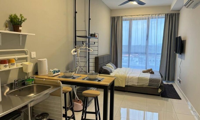 Bukit Indah Apartamento | Cozy Sky Trees Bukit Indah Netflix and Amenities B06