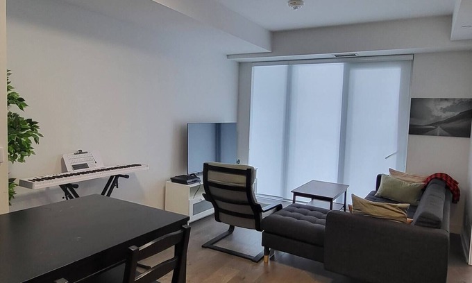 Fashion District Apartamento | Cozy sky-view 2-bedroom condo, 12 mins from CN Tower & Ripley’s Aquarium!