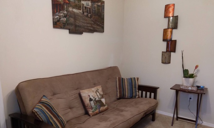 Crossville Cabina | Cozy small cabin in quiet, secluded area, with remarkable mountain view