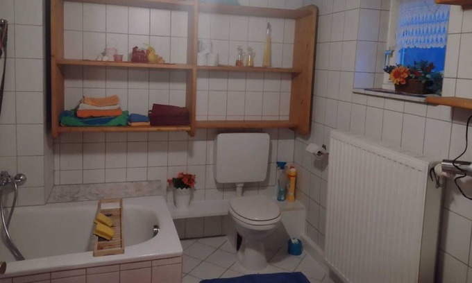 Burgwallbach Apartamento | Cozy, small, fine holiday home on the edge of the forest with a fireplace