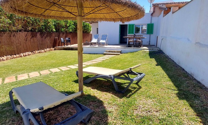 Cala Llombards Chalet De Esquí | acogedor, pequeño chalet recién reformado para 4 personas, en absoluto. el mar