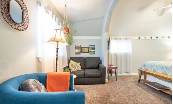 Colorado Springs Cabaña | Cozy Solar Cottage on the West Side