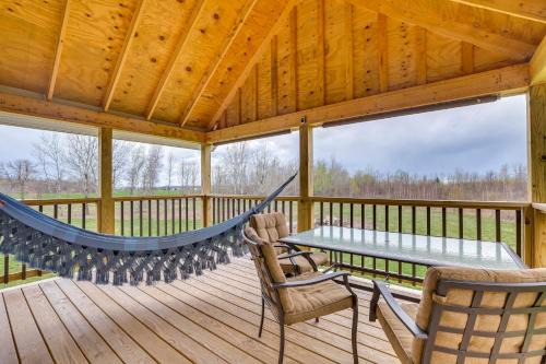 Swanton Apartamento | Cozy Solar-Powered Loft Walk to Lake Champlain!