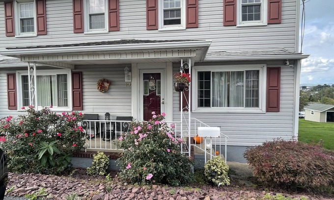 Wilkes-Barre Casa | Cozy Spacious FamilyFriendly 4B Residential Home