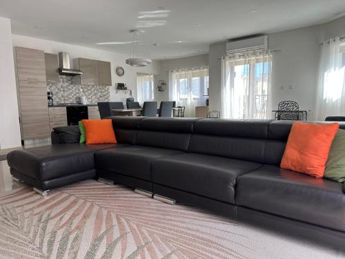 Marsaxlokk Casa | Cozy, Spacious 3 Bedroom Maisonette, 6 to 9 ppl, 1 min walk from Seafront