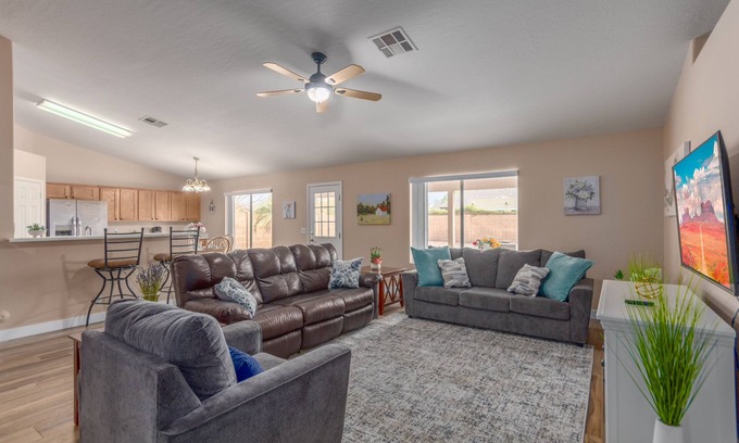 Gateway Ranch Casa | Cozy & Spacious 3BR Pet Friendly Single-Story Big Backyard near SanTan Mall