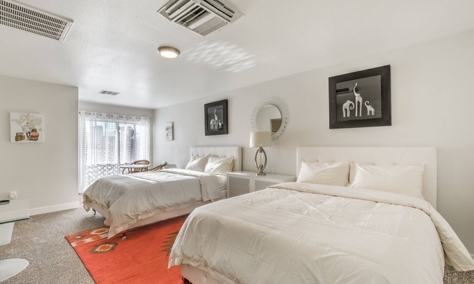 Winchester Casa | Cozy, spacious 4 bedroom house! Near strip!