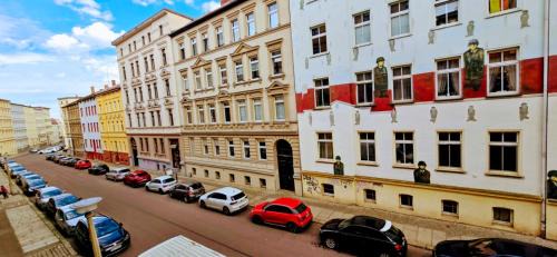 Halle Casa | Cozy spacious room near Halle Hbf w/ iPad, Netflix & Wi-Fi