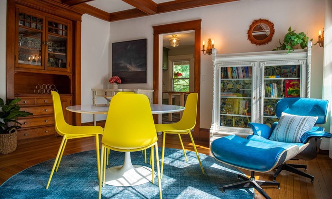 South Providence Apartamento | Cozy & Spacious home next to Gorgeous City Park - Outdoor Dining, Hot Tub & Gym!