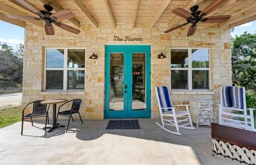 Dripping Springs Casa | Cozy Spacious Studio Cottage for a Peaceful Romantic Escape to Texas Hill Country near Dripping Springs, Texas