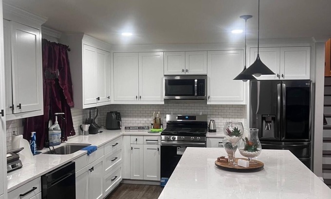 Loganville Casa | Cozy/ spacious split level house.