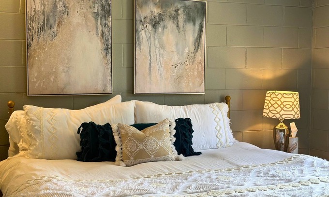 Greenbrier Casa | Historic Speakeasy Style Apartment Home just 30 minutes from Downtown Nashville!