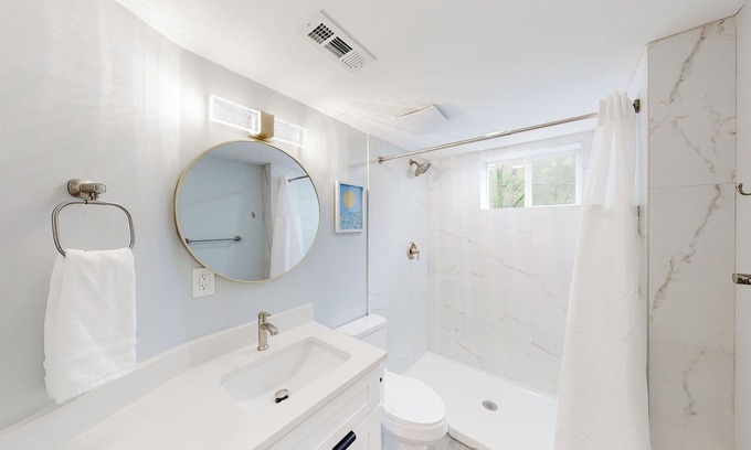 Fayetteville Casa | Cozy Split Level Pet Friendly Monthly Rental Home